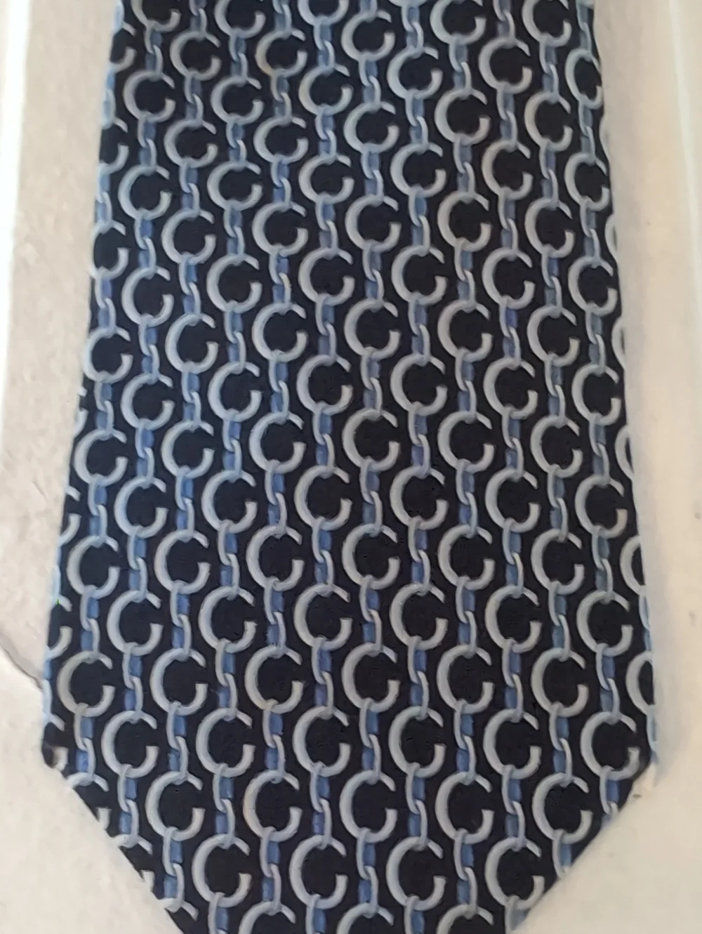 Gucci Patterned SILK Tie with Blue Chain Motif